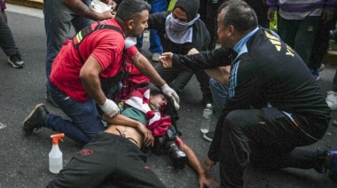 El fotógrafo herido durante la marcha en el Congreso permanece en terapia intensiva