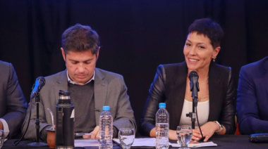 Axel Kicillof se mostró con Mayra Mendoza y apuntó a los fondos "que se robó" Milei
