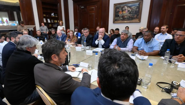 Moyano le llevó a Kicillof apoyo sindical internacional y pidió "unidad" en medio de la pelea del peronismo