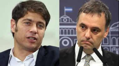 Kicillof irónico con Adorni: "Estoy buscando un pendrive para la provincia"
