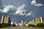 Primavera gris y destemplada: un "bloqueo" atmosférico mantiene al sol sin dar señales